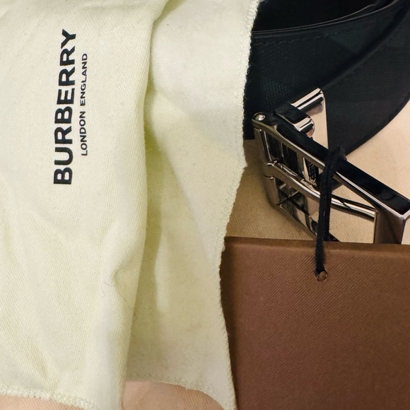 Burberry Black Leather Belt with Silver Buckle - Picture 1 of 4